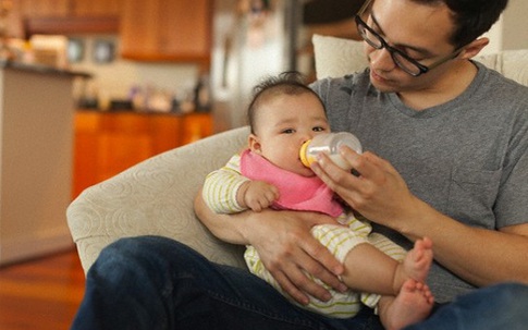 Ngày nào con gái cũng hỏi về mẹ, tôi chỉ biết nói dối mẹ đã qua đời, cho đến một ngày cô ấy xuất hiện trước mặt bố con tôi