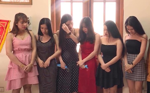 Dàn 'hot girl' phê ma túy, bán dâm trong quán karaoke