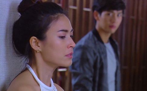 Vừa lo tang mẹ xong, anh cả đã gọi chúng tôi lại rồi dõng dạc đọc to những dòng chữ chi chít trong cuốn sổ nhỏ và đưa ra yêu cầu quá quắt