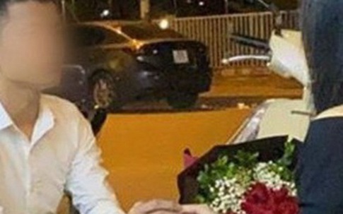 Cầu hôn nơi đông người: Dũng cảm hay phô trương, kém tinh tế?