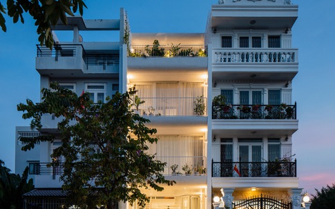 Cận cảnh ngôi nhà phố 90m² màu trắng mang một thiết kế hiện đại khác lạ ở quận 7, TP. HCM