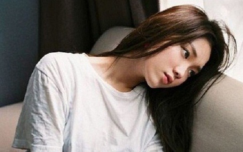 Lấy được chồng lương 50 triệu/tháng, ai cũng xuýt xoa khen tôi vớ bở, đêm tân hôn tình cờ mở ví tiền của anh mà tôi sốc nặng