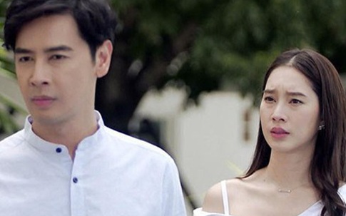 Ký đơn ly hôn xong, người chồng tức tối tháo ảnh cưới mang vứt, ai ngờ thứ rơi ra sau khung ảnh khiến anh hối hận cùng cực