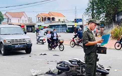 Cô gái nguy kịch sau va chạm với ôtô biển xanh