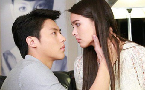 Ôm hận tình nên vớ bừa gái quán hát, hóa ra em là một món quà trời ban