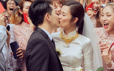 Trọn bộ người đẹp Việt đeo vàng trĩu cổ trong ngày lấy chồng