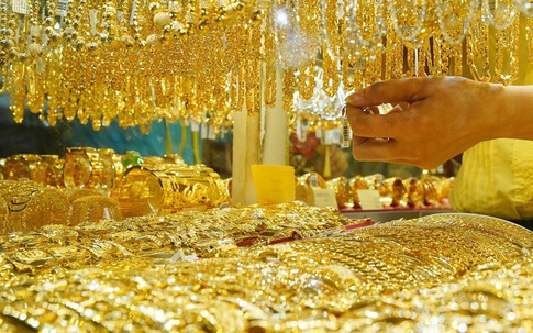 Giá vàng hôm nay 11/1: Lao thẳng xuống đáy