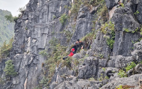 Nam du khách trượt chân rơi xuống khe đá khi chụp ảnh tại “mỏm đá tử thần” kể lại giây phút thoát chết thần kỳ
