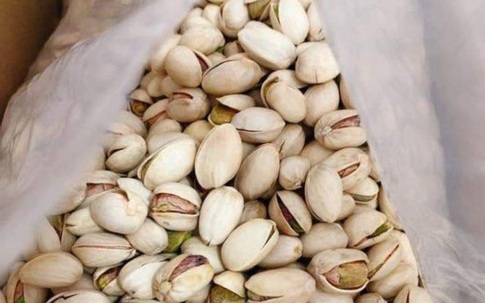 Cuối năm, cô nàng công sở kiếm cái Tết "ấm no" nhờ kinh doanh các loại hạt và hoa quả sấy