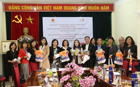 UNFPA tại Việt Nam cung cấp thiết bị bảo hộ cá nhân hỗ trợ người cao tuổi trong bối cảnh COVID-19