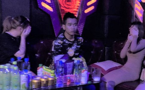 18 người mở tiệc ma túy trong quán karaoke