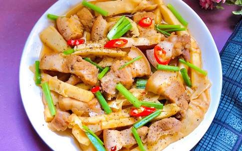 Thịt kho măng và nước dừa