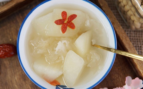 Loại trái cây này mùa đông bán đầy chợ, mua về nấu chè ăn hàng ngày thì da căng mịn đến ngỡ ngàng!