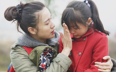 Mới sáng sớm con gái xin nghỉ học vì 1 lý do, mẹ Hà Nội có quyết định khiến chồng phản đối kịch liệt nhưng nghe giải thích chỉ biết "câm nín"