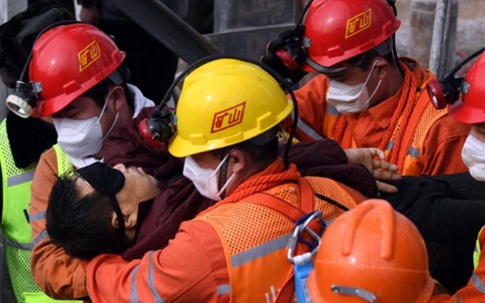 11 thợ mỏ được giải cứu sau nửa tháng kẹt dưới lòng đất