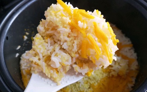 Cả công ty tôi có "phong trào cơm nắm" ăn trưa ngay sau khi mọi người học được cách làm cơm nắm ngon đẹp này