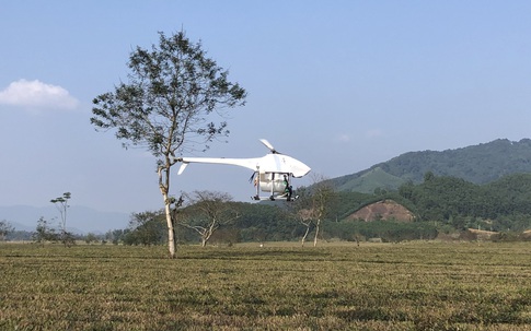 Đã mắt xem trình diễn phun thuốc trừ sâu bằng máy bay không người lái tại Hà Tĩnh