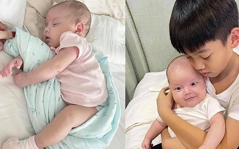 Cặp sinh đôi của Hồ Ngọc Hà tập ngóc đầu