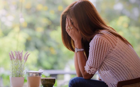 Phát hiện chồng ngoại tình, sếp lớn 1 ngân hàng gửi mail tố cáo, đọc nội dung bên trong ai cũng phải 'ngả mũ'
