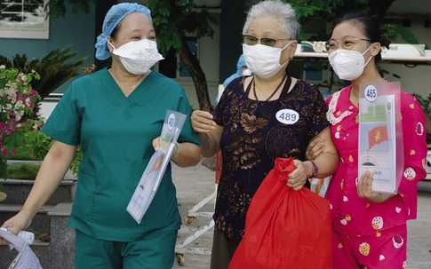 Giọt nước mắt hạnh phúc của nữ điều dưỡng