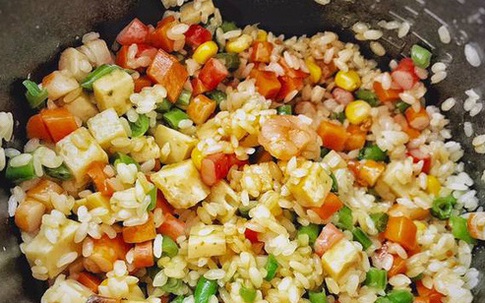 Bí quyết nấu cơm trộn bằng nồi cơm điện dành cho hội người lười: Vừa nhanh gọn, vừa ngon mới tuyệt cú mèo chứ!