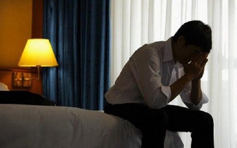 Đi mua sữa cho con về, tôi chết lặng nghe tiếng gào khóc của mẹ và cảnh tượng ám ảnh