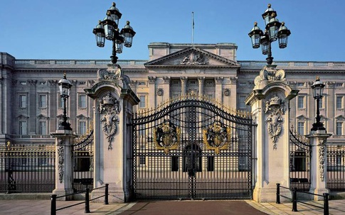Nhân viên phục vụ ngồi tù vì trộm đồ của Cung điện Buckingham rao bán trên eBay