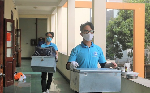 Hình ảnh sinh viên ĐH Hàng Hải Việt Nam thu dọn khu nội trú phục vụ cách ly tập trung