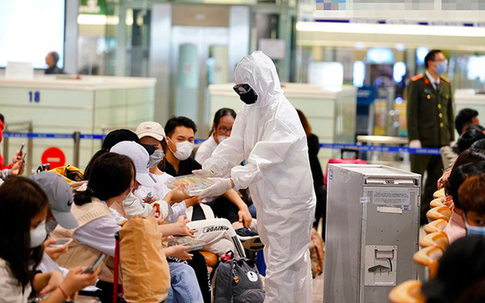 Hà Nội khẩn trương lấy mẫu xét nghiệm tất cả các trường hợp còn sót ở sân bay Nội Bài, trong ngày 30 Tết