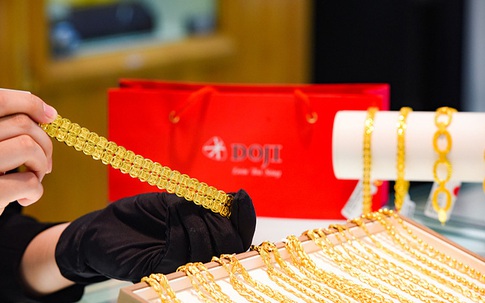 Giá vàng hôm nay 13/2: Giảm mạnh vì nhà đầu tư ùn ùn bán chốt lời