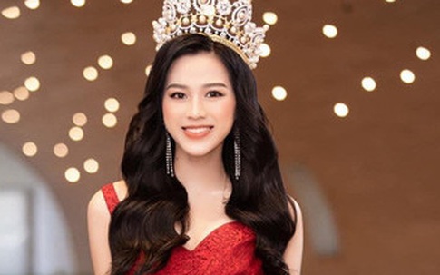 Hoa hậu Đỗ Thị Hà: Mẹ 'lùa' tôi khắp làng vì đốt đống rơm ngày Tết