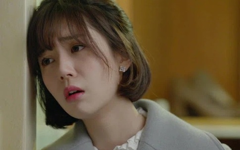 Gái ế theo mẹ đi chúc Tết đụng độ ngay 'tên biến thái', song thân phận và thứ trong chiếc lì xì anh ta đưa mới làm cô choáng váng