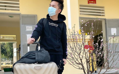 Ca sĩ Minh Vương M4U trở về nhà đón Tết muộn sau 3 lần âm tính