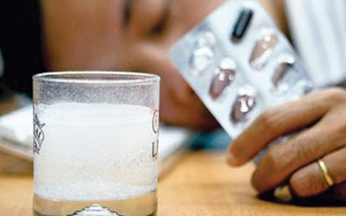 Tin theo quảng cáo mỹ miều "Dùng viên giải rượu là yên tâm uống rượu suốt dịp Tết": Chuyên gia cảnh báo sự thật quý ông phải đối mặt