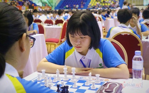 Đường đi học 200 km của nữ sinh lớp 10 vô địch cờ vua thế giới