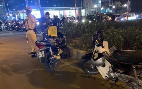 Khống chế đối tượng dùng dao đâm người đi đường sau va chạm giao thông ở Hà Nội