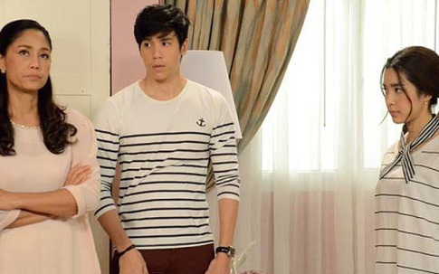 Vợ chồng tôi đang đùa giỡn thì mẹ chồng hùng hổ lao vào, đuổi cả hai ra khỏi nhà vì một câu xưng hô của tôi