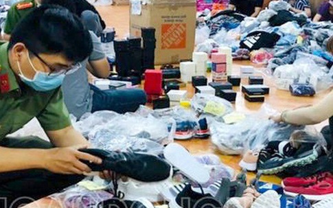20 người livestream trong kho hàng lậu ở Đồng Nai