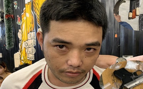 Bắt đối tượng thủ súng, dao khi đang trốn truy nã