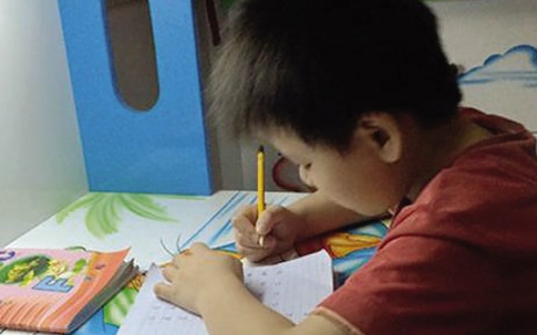 Nghỉ Tết dài ngày vì COVID-19, có nên ép con học?