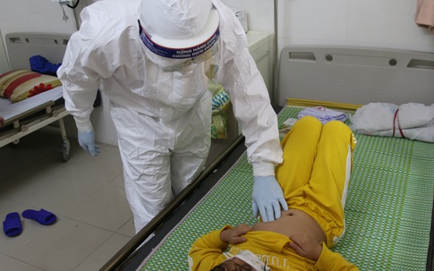 Bạch Mai tăng cường chi viện cho Bệnh viện dã chiến 2 Hải Dương, nơi có 11 bệnh nhân nhi đang điều trị