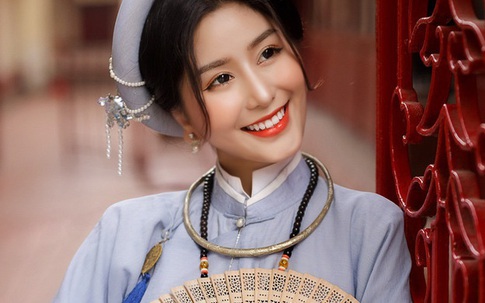 Hot girl trường HUFLIT "xinh như mộng" trong chiếc áo Tấc cổ truyền