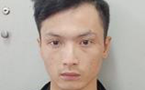 Truy nóng 2 tên cướp dùng dao kề cổ cô gái ở phố Tây cướp tài sản