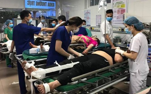 Vụ xe khách đâm xe đầu kéo: Xe chở đoàn người thân trong gia đình đi lễ chùa