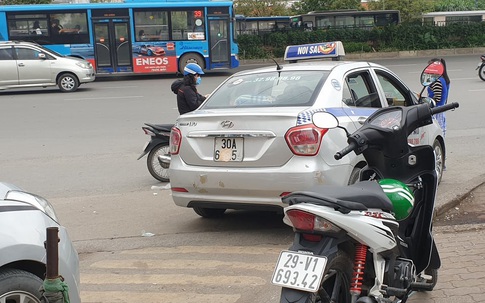 Có nên tăng mức phạt với tài xế che biển kiểm soát để "qua mặt" camera phạt nguội?