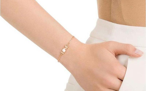 Quà tặng 8/3 ý nghĩa với trang sức pha lê cao cấp bán tại Vua Hàng Hiệu