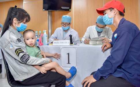 Phẫu thuật nhân đạo cho 70 trẻ bị dị tật bẩm sinh khe hở môi - vòm miệng
