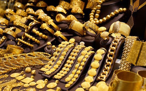 Giá vàng hôm nay 31/3: Liên tục giảm sâu, nhà đầu tư choáng váng đua nhau bán tháo