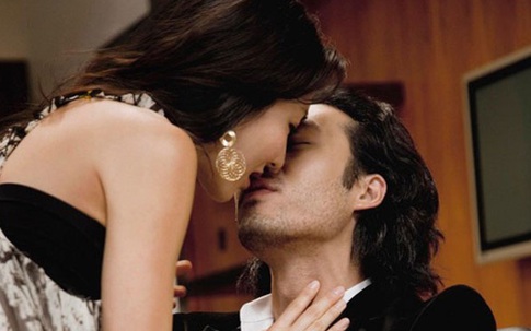 Tôi cặp bồ với bạn của chồng, vừa yêu vừa thấy có lỗi