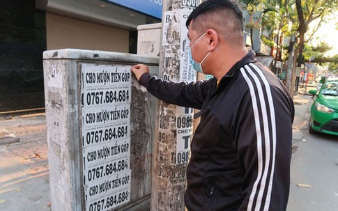 Dán quảng cáo ở cột điện có thể bị phạt đến 2 triệu đồng